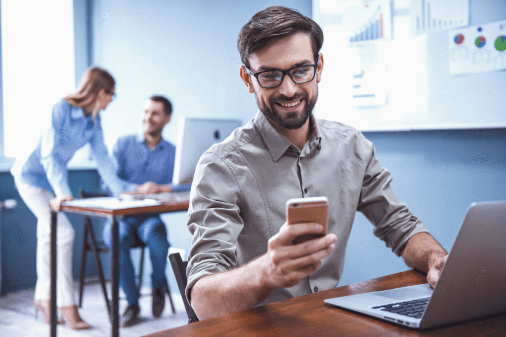 business-people-working-2024-10-18-09-57-30-utc